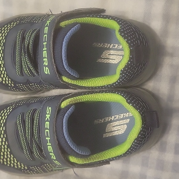 9 Toddler Runners (Skechers) - Picture 3 of 3